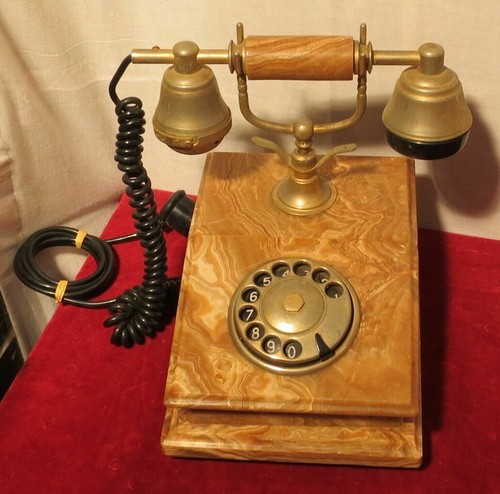 Vecchio telefono rotella in - vecchio,