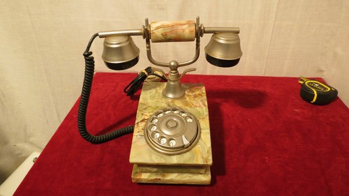 Vecchio telefono fisso - fisso, a